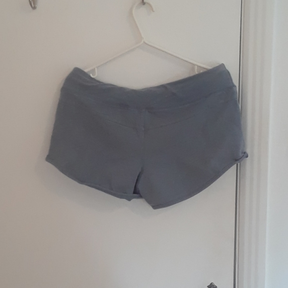 Shorts - Picture 3 of 5